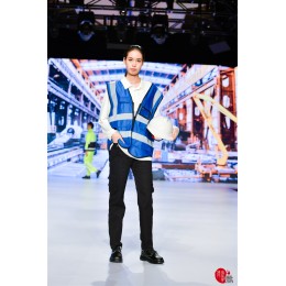 MDD004 industrial reflective vest real person try on industrial suit model catwalk industrial uniform franchise MDD004 industrial reflective vest real person try on industrial suit model catwalk industrial uniform franchise